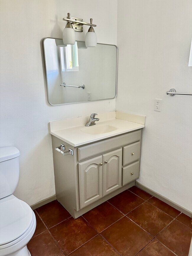Building Photo - 4107 Sunset Dr