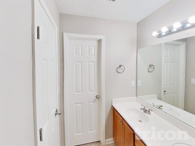 Building Photo - 1811 Packard Ct