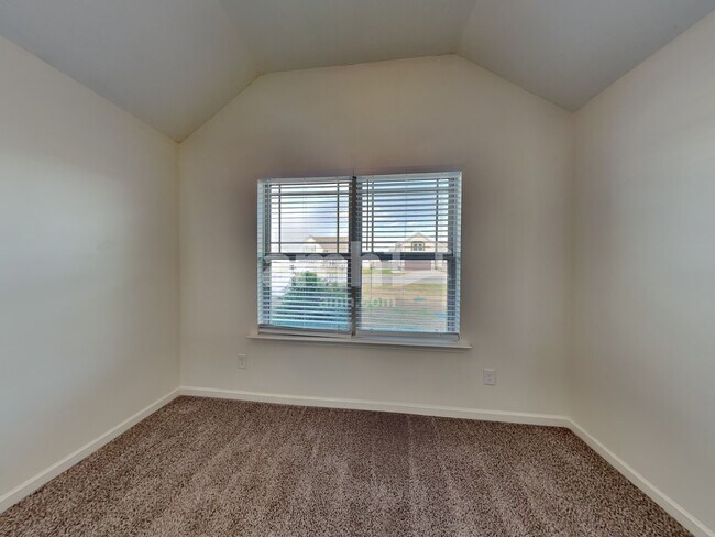 Building Photo - 123 Farmbrook Ct