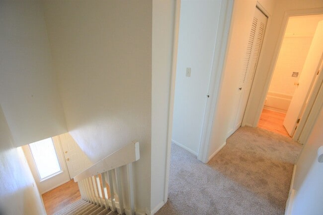 Building Photo - 3Bd/2.5Ba Lafayette Townhome Available Now