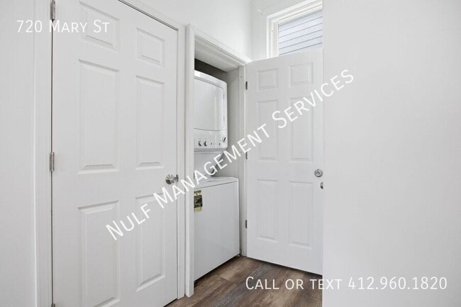 Building Photo - 720 Mary St