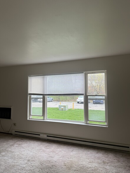 Building Photo - 109 E Monroe Ave