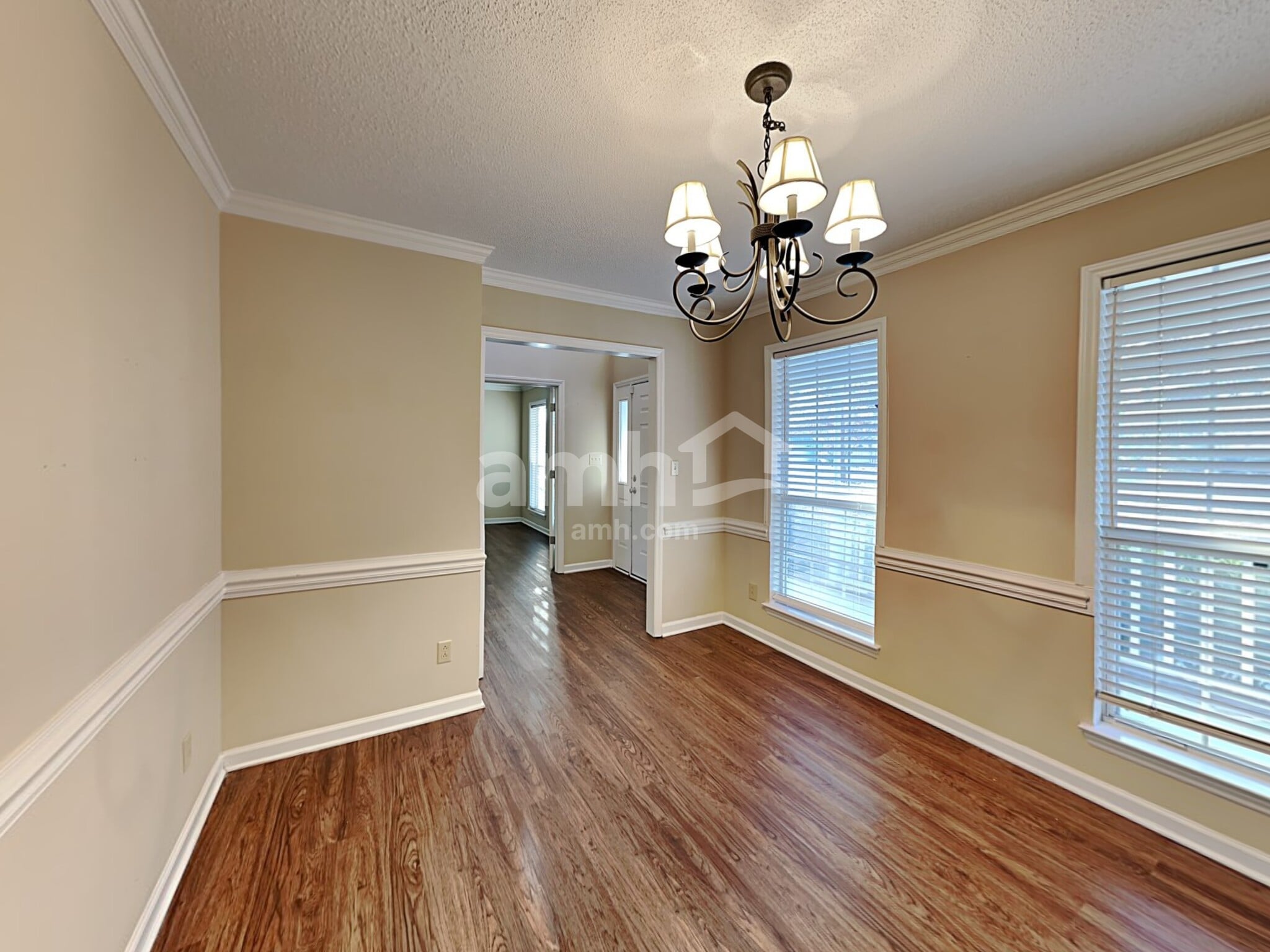 Building Photo - 1255 Hawthorne Dr