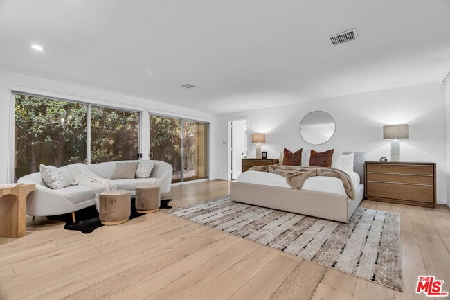 Building Photo - 802 N Crescent Dr