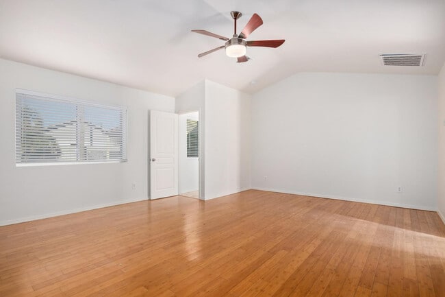 Building Photo - 2522 S Mulberry