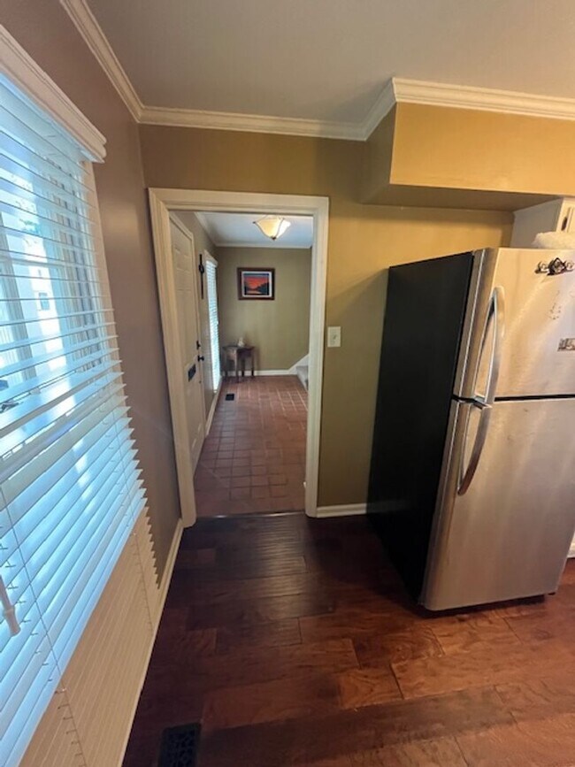 Building Photo - Elegant Colonial Style 2 Bedroom 2 and a half Bathroom Townhome in Little Rock