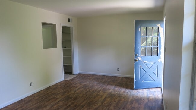 Building Photo - 112 Scarborough Pl