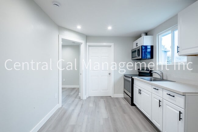 Building Photo - 341 Laurel Ave