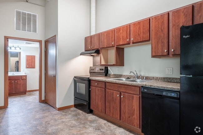 1BR, 1BA - 1,051SF - Kitchen - Elementary School Apartments