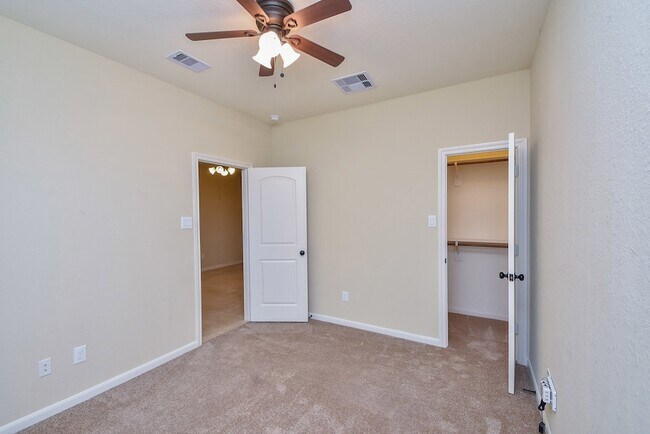 Building Photo - 23322 Del Rosso St