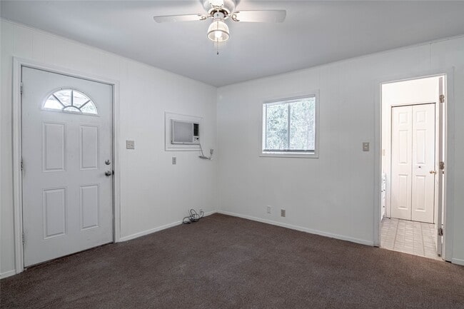 Building Photo - 137 Lee Ln