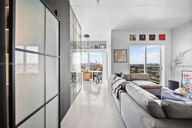 Building Photo - 10 SW South River Dr