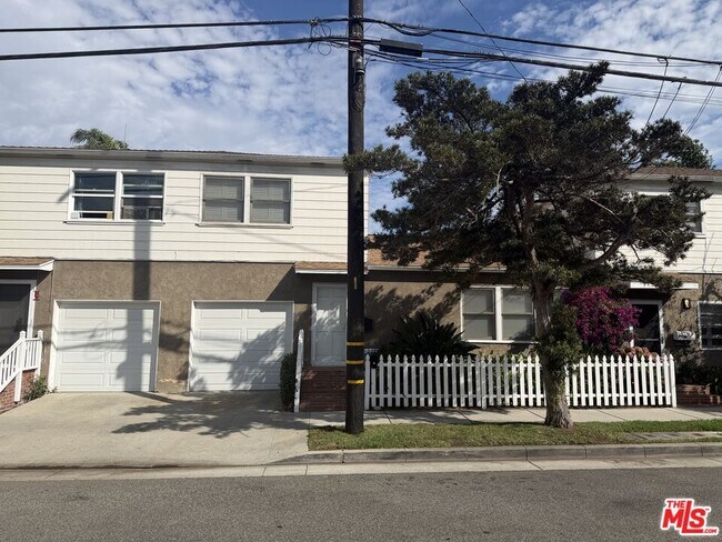 Building Photo - 424 Pacific St