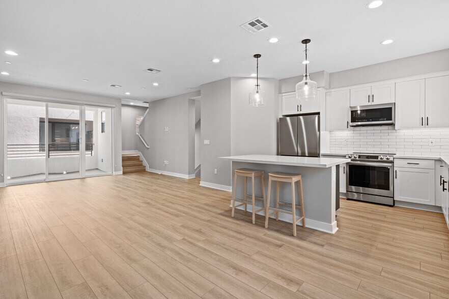 Building Photo - 2151 Crescent Walk