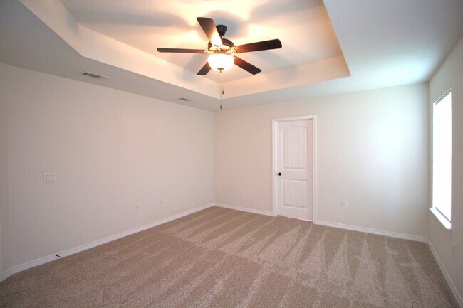 Building Photo - Coming March 16th — Upgraded 3-Bed, 2-Bath Pace Home in The Woodlands with Open Floor Plan, Bonus...