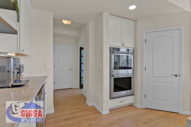 Building Photo - This stunning six-bedroom, three-and-a-hal...
