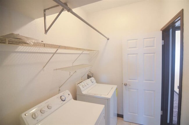 Building Photo - 16402 Malden Dr