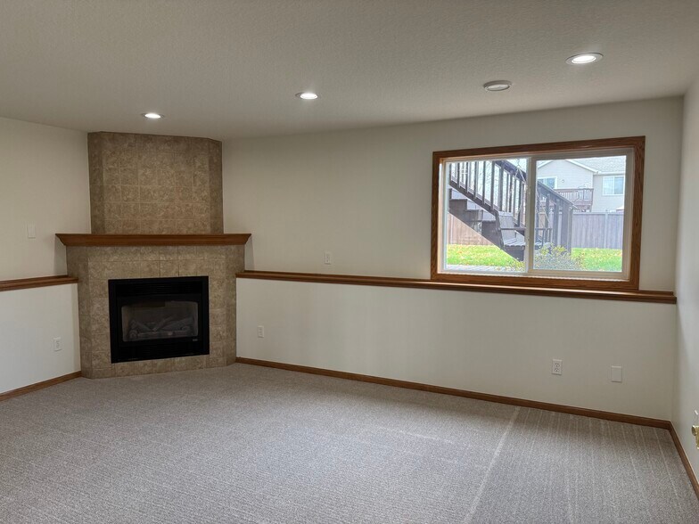 Building Photo - 18699 Dylan Dr