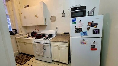 Building Photo - 421 W Grace St