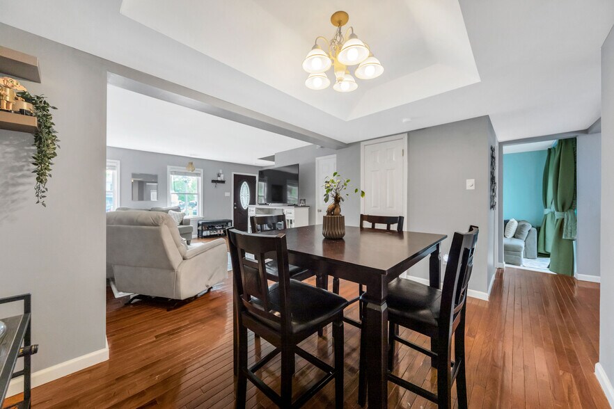 Dining - 37 Curry Ln