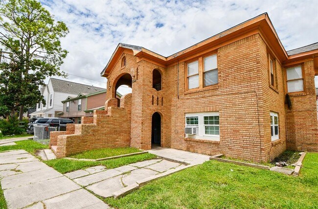 Building Photo - 5049 Jefferson St