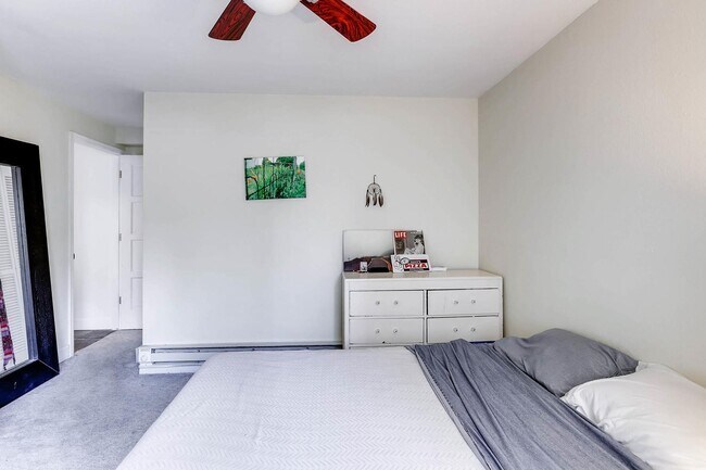 Building Photo - Modern West End Pearl St. 1 Bed/1 Bath Con...