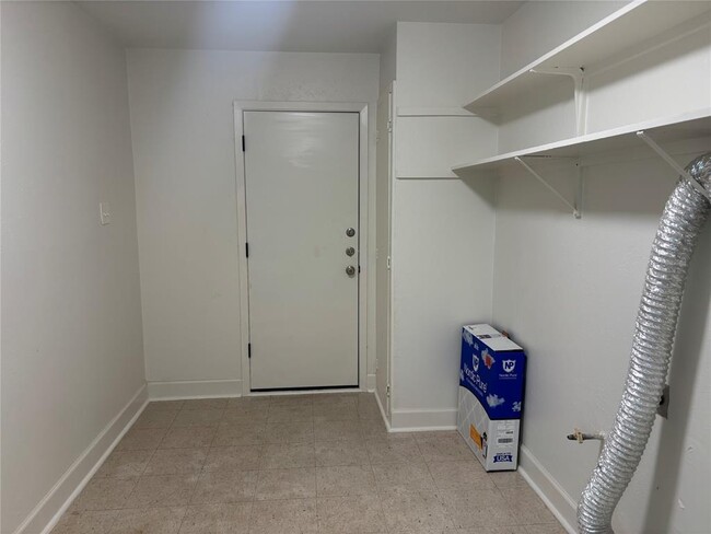 Building Photo - 6801 Star Dr
