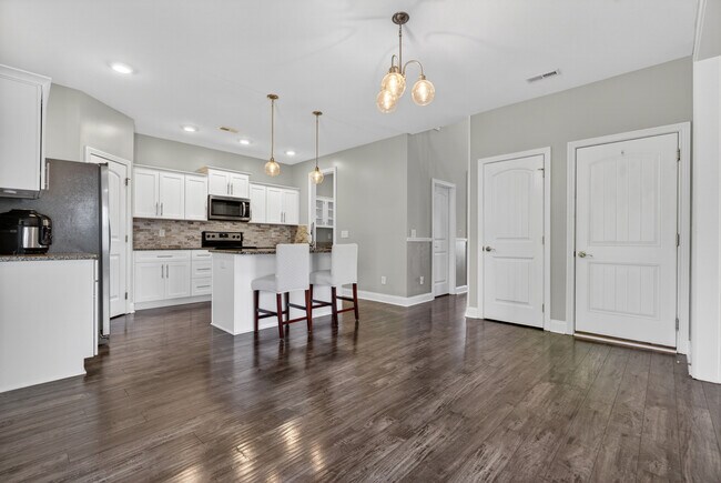 Building Photo - 104 Woodtrace Ct