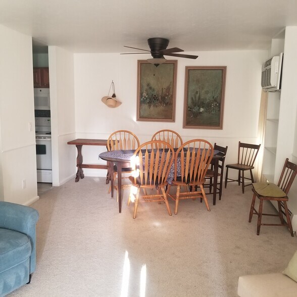 Dining Area - 8060 Niwot Rd