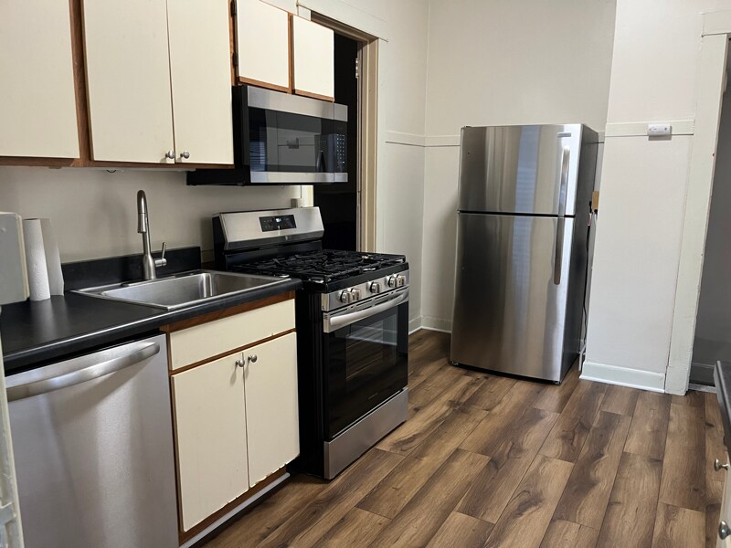 Building Photo - 149 E Gilman St