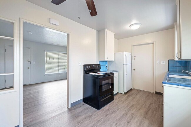 Building Photo - 2044-2046 Mayfair Dr W