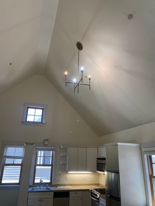 Building Photo - Studio townhouse with attached garage close to Downtown SLO