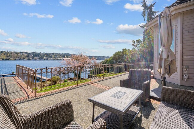 Building Photo - 6408 E Mercer Way