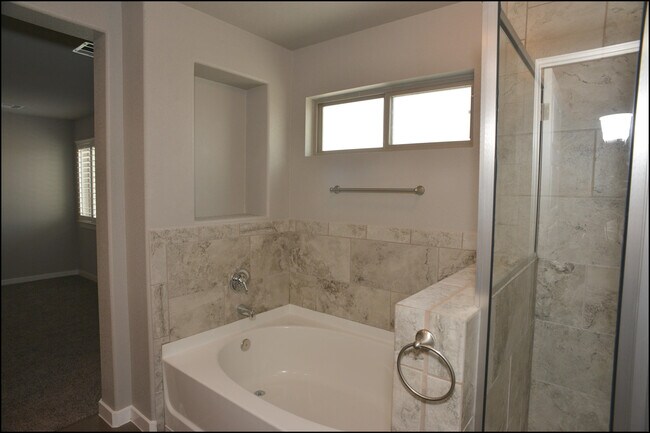 Building Photo - 945 Penrith St