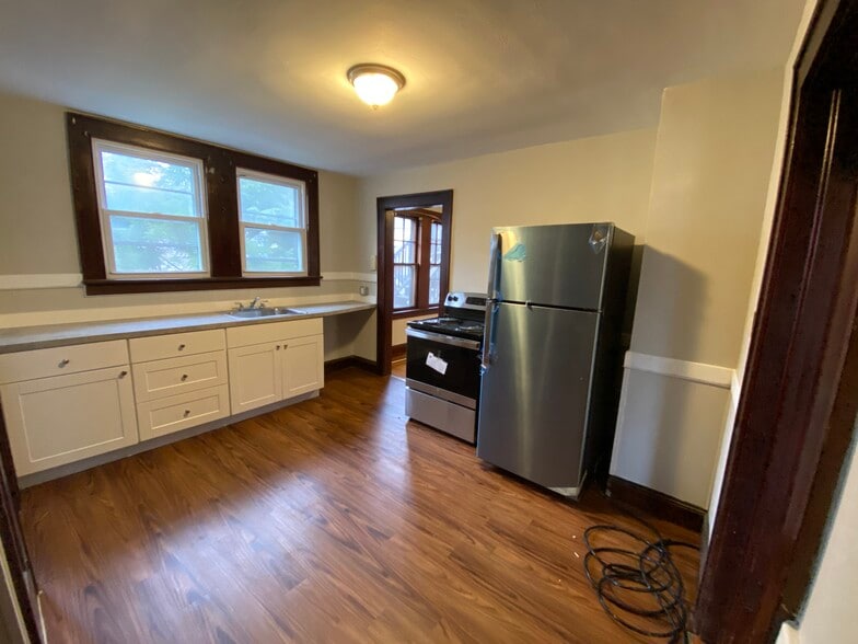 Building Photo - 13 Clark Street - 2nd Floor