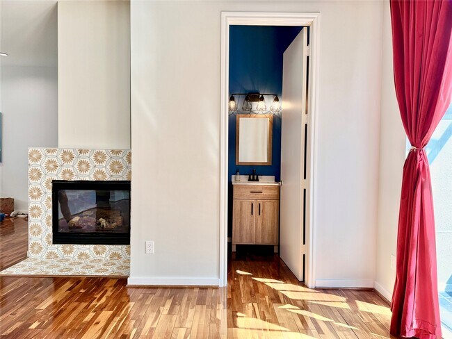 Building Photo - 608 W Drew St