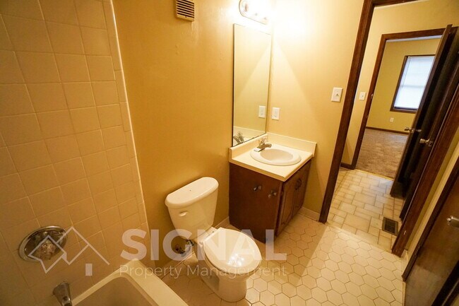 Building Photo - 725 Eastern Manor Ln