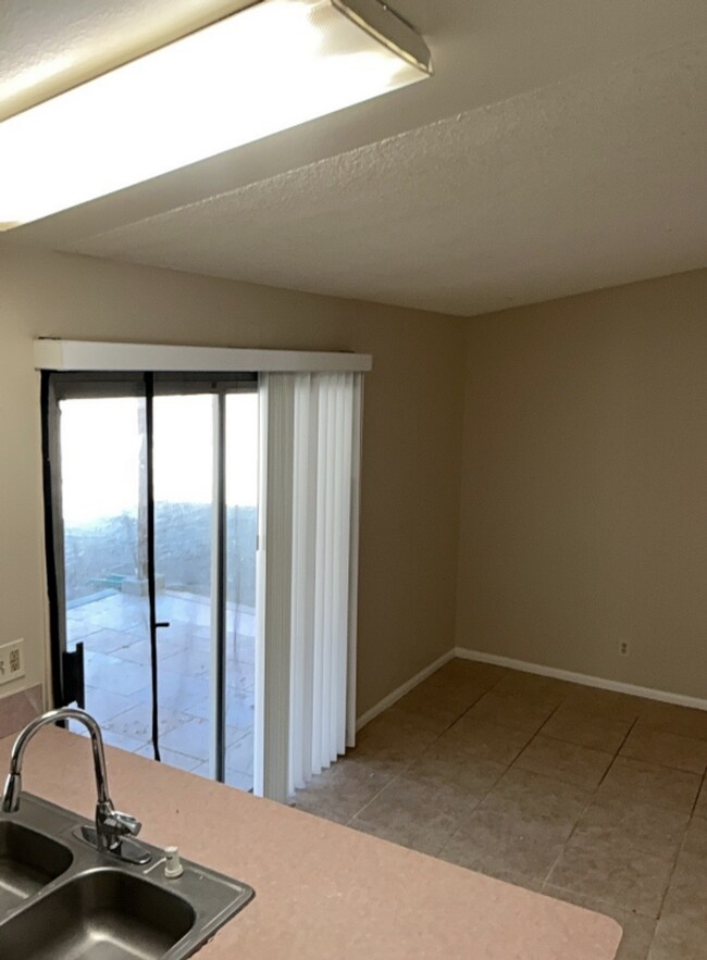 Building Photo - Charming 3 Bed/2 Bath Single-Story Home In...