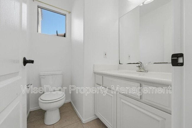 Building Photo - 1087 Waterfall Way