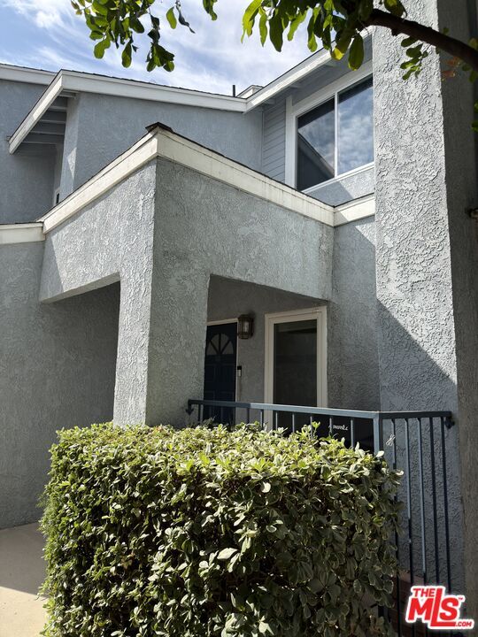 Building Photo - 9915 Variel Ave