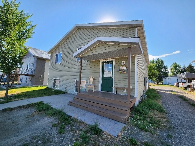 Building Photo - 212 9th St