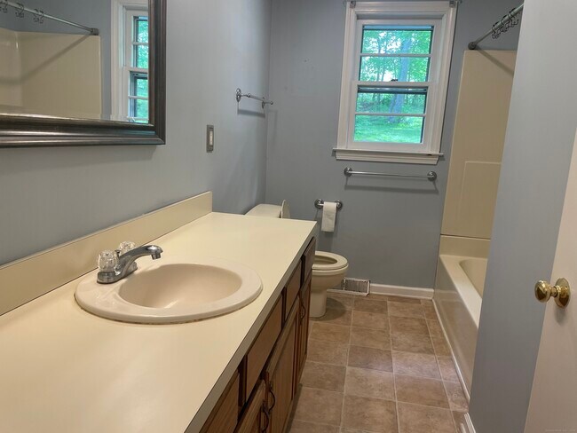 Building Photo - 85 Valley Rd