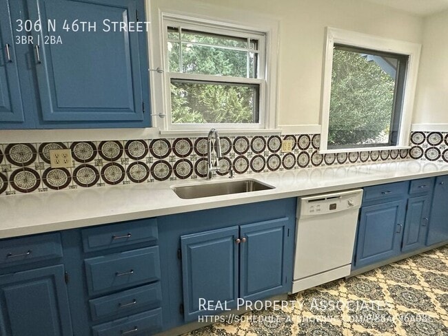 Building Photo - 306 N 46th St