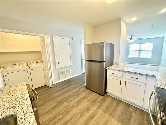 Building Photo - 1428 W Netherland Way