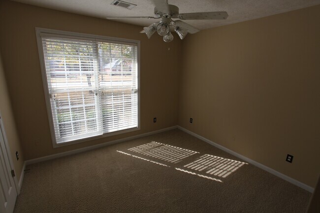 Building Photo - Beautiful 4-Bedroom, 3-Bath Home with Gara...