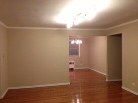 Building Photo - 7423 N Ridge Blvd