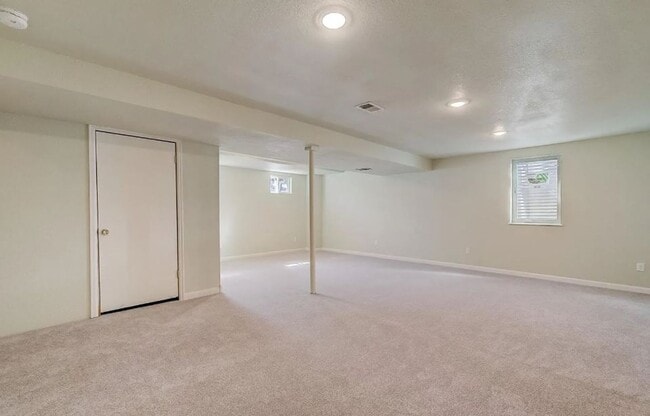 Building Photo - Newly Remodeled Home with Spacious Driveway!