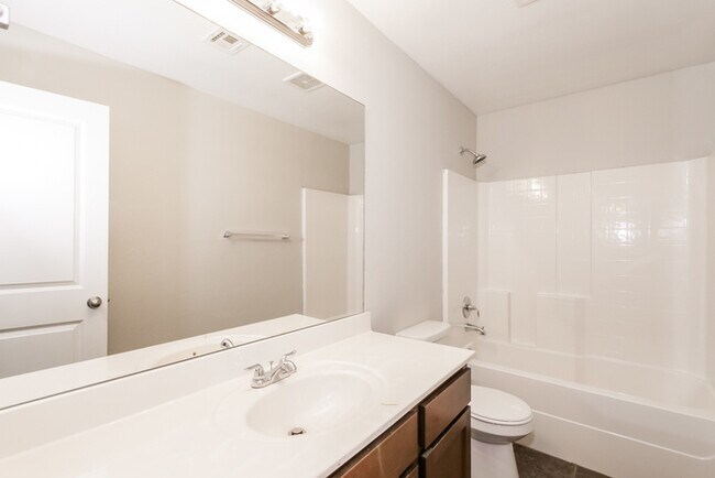 Building Photo - Check out this Wonderful Home!