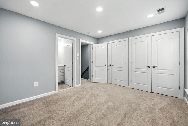 Building Photo - 7416 Riding Meadow Way