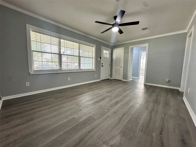 Building Photo - 502 Ave F